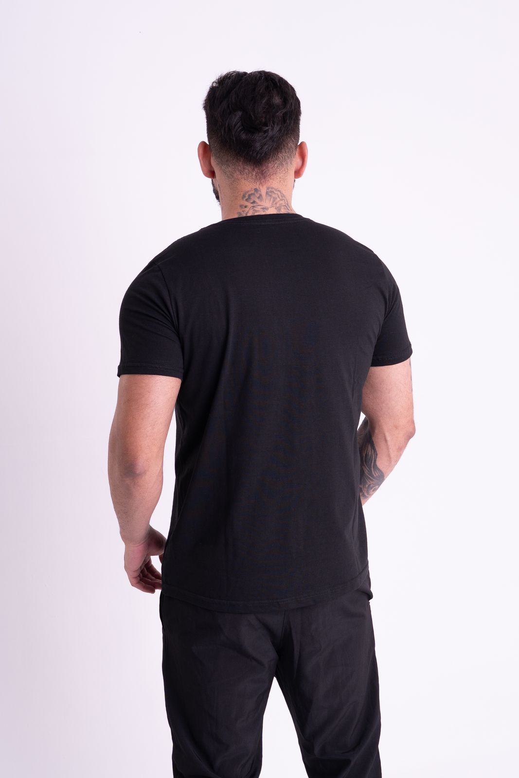 Kit 5 Camisetas Básicas · Preto