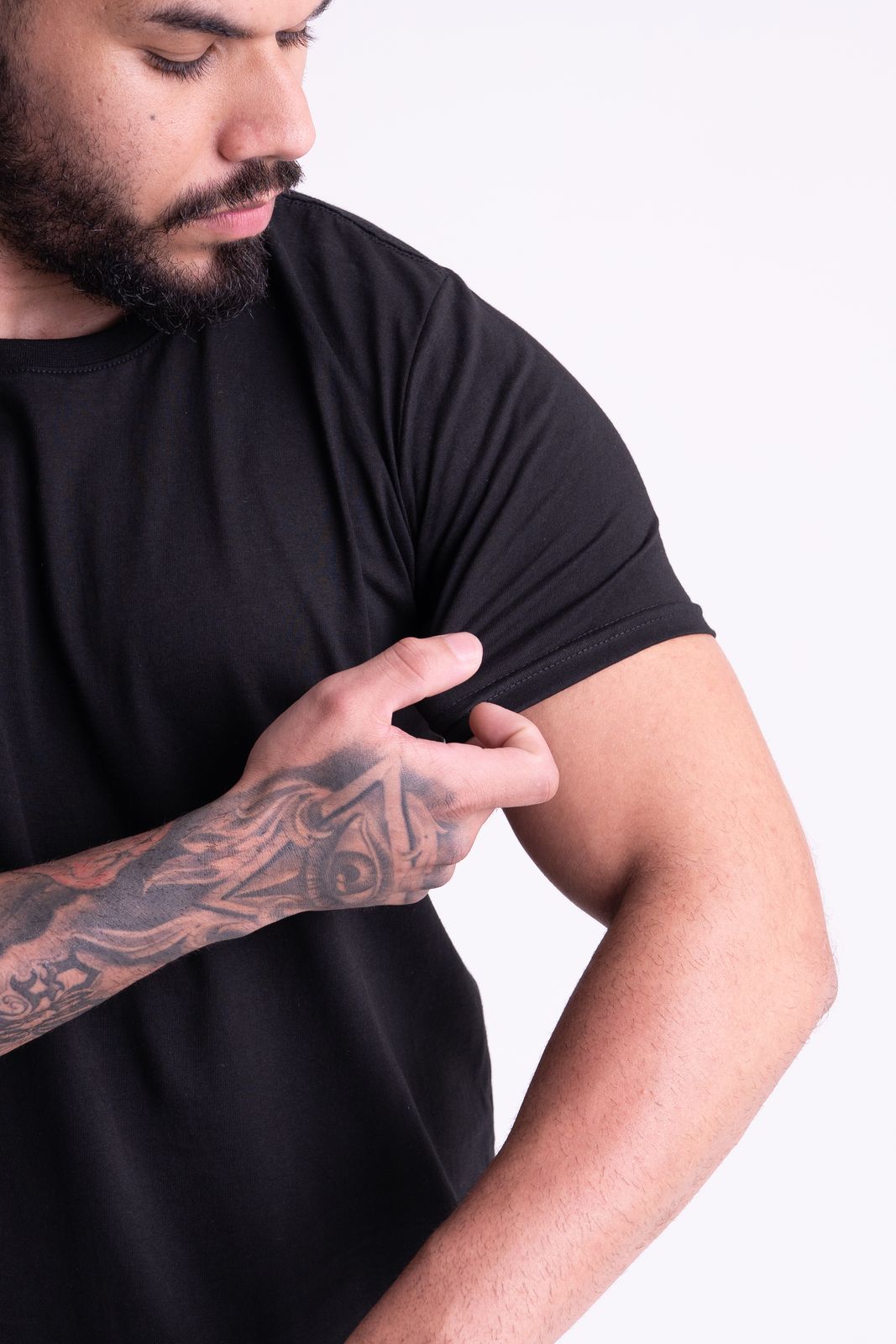 Kit 5 Camisetas Básicas · Preto