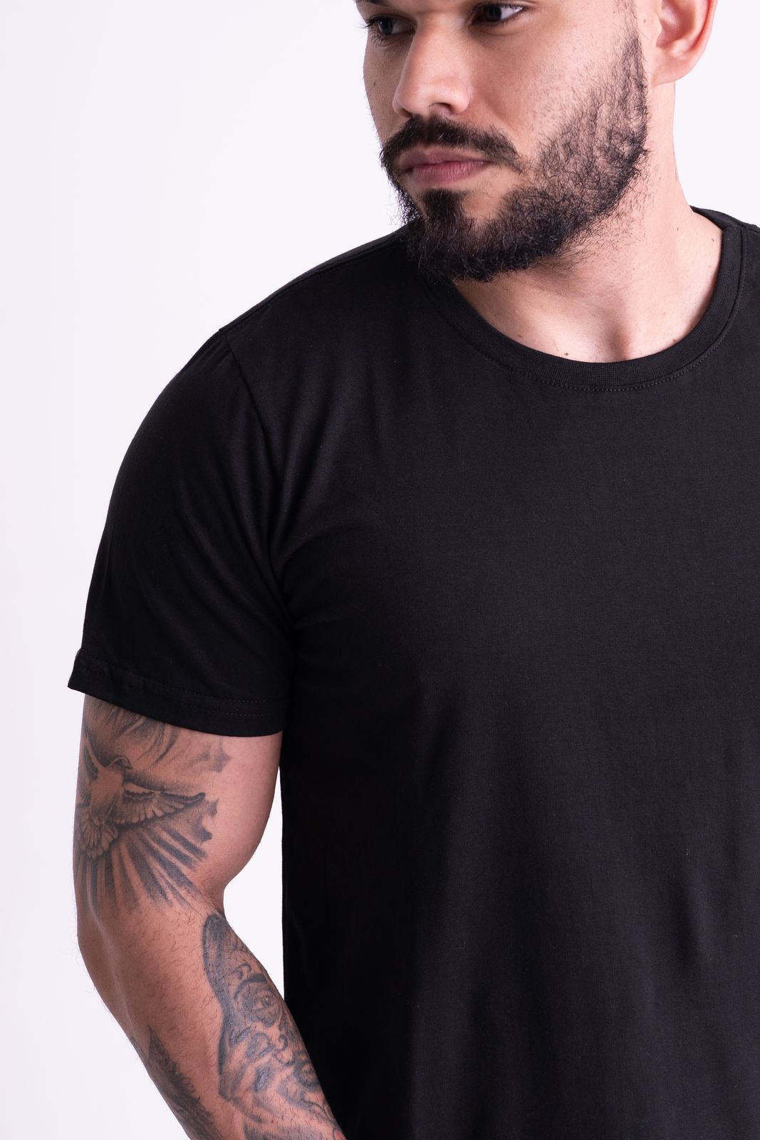 Kit 5 Camisetas Básicas · Preto
