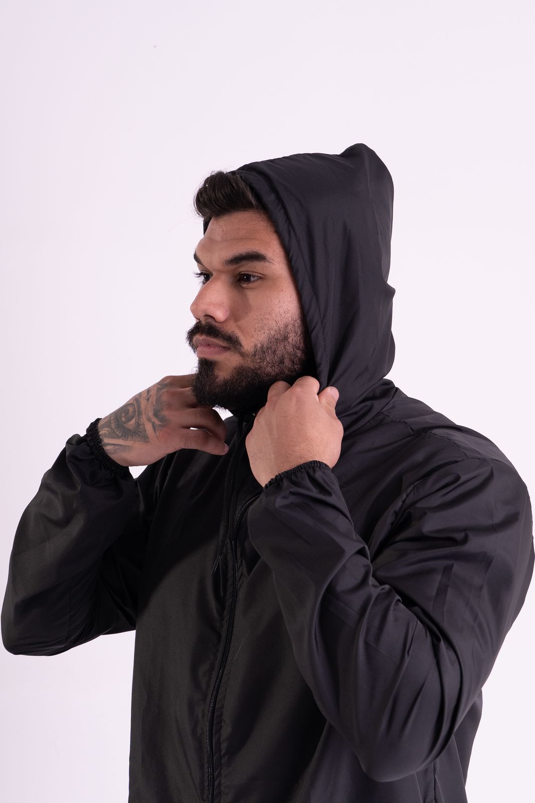 Corta-vento · Preto
